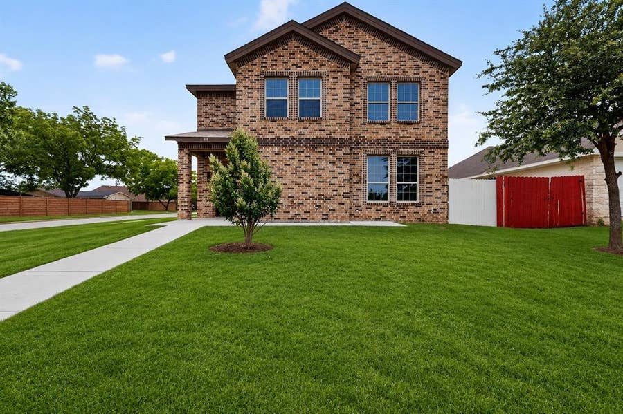 Property photo for 800 Oak Creek Drive, Hutchins, TX