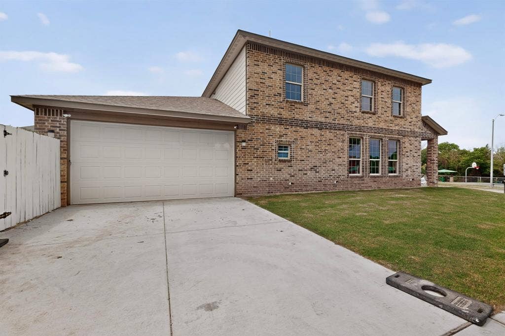 800 Oak Creek Drive, Hutchins, TX 75141 800 Oak Creek Drive, Hutchins, TX 75141
