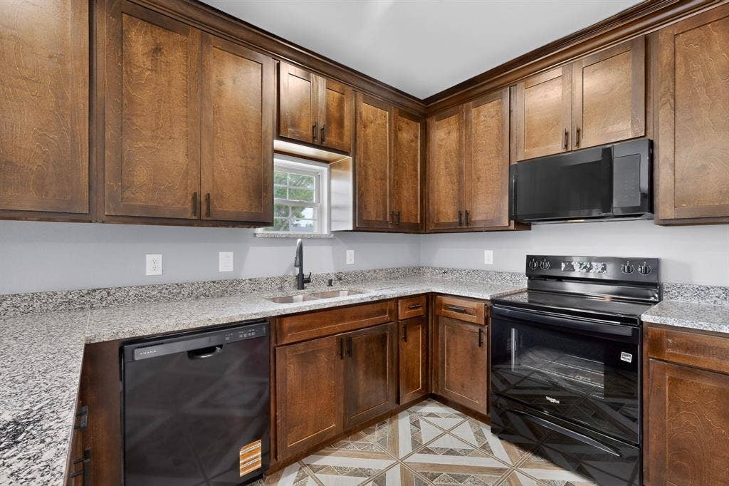 800 Oak Creek Drive, Hutchins, TX 75141 800 Oak Creek Drive, Hutchins, TX 75141