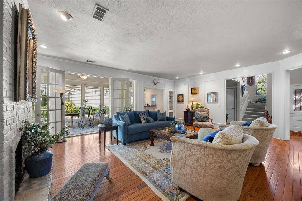 16024 Chalfont Circle, Dallas, TX 75248