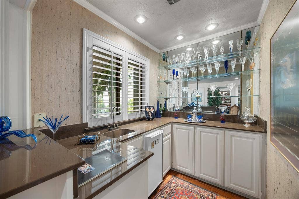 16024 Chalfont Circle, Dallas, TX 75248