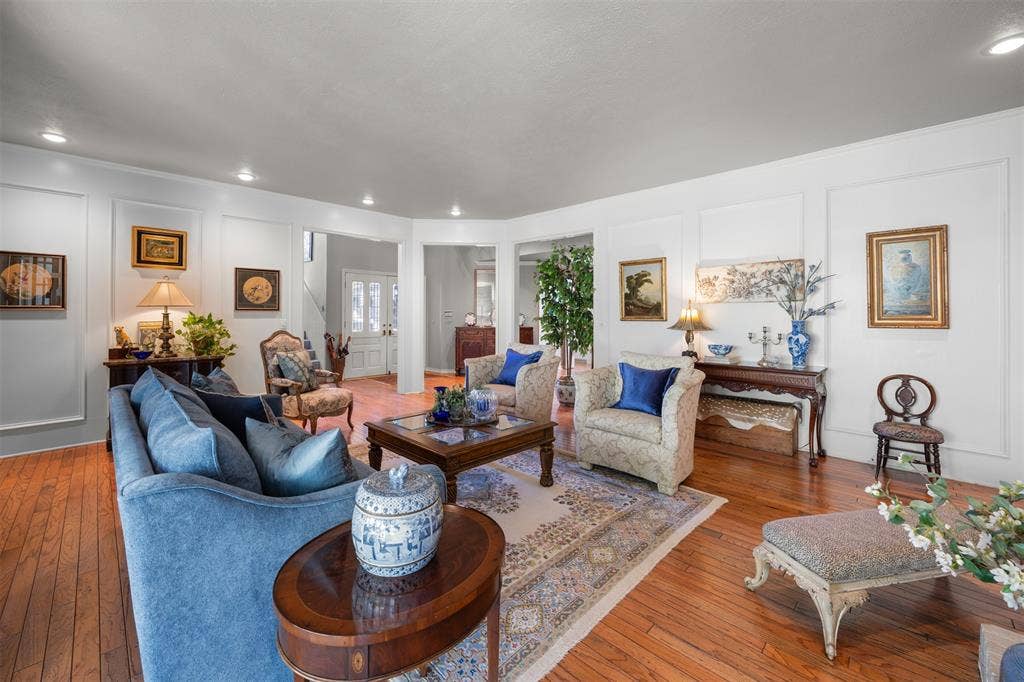 16024 Chalfont Circle, Dallas, TX 75248