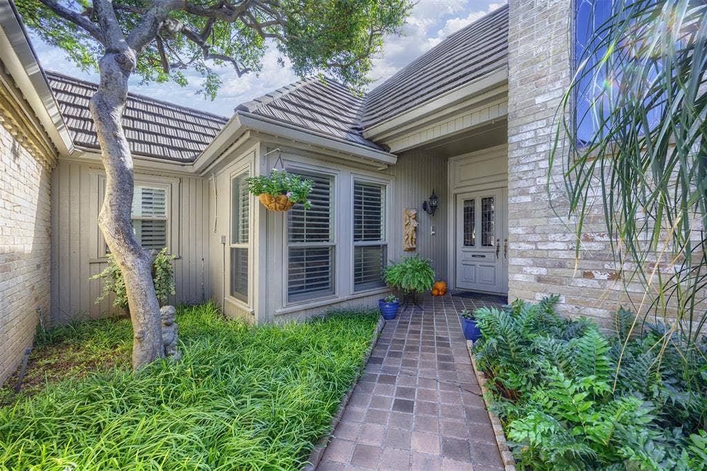 16024 Chalfont Circle, Dallas, TX 75248