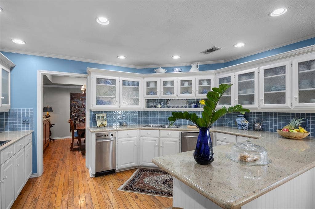 16024 Chalfont Circle, Dallas, TX 75248