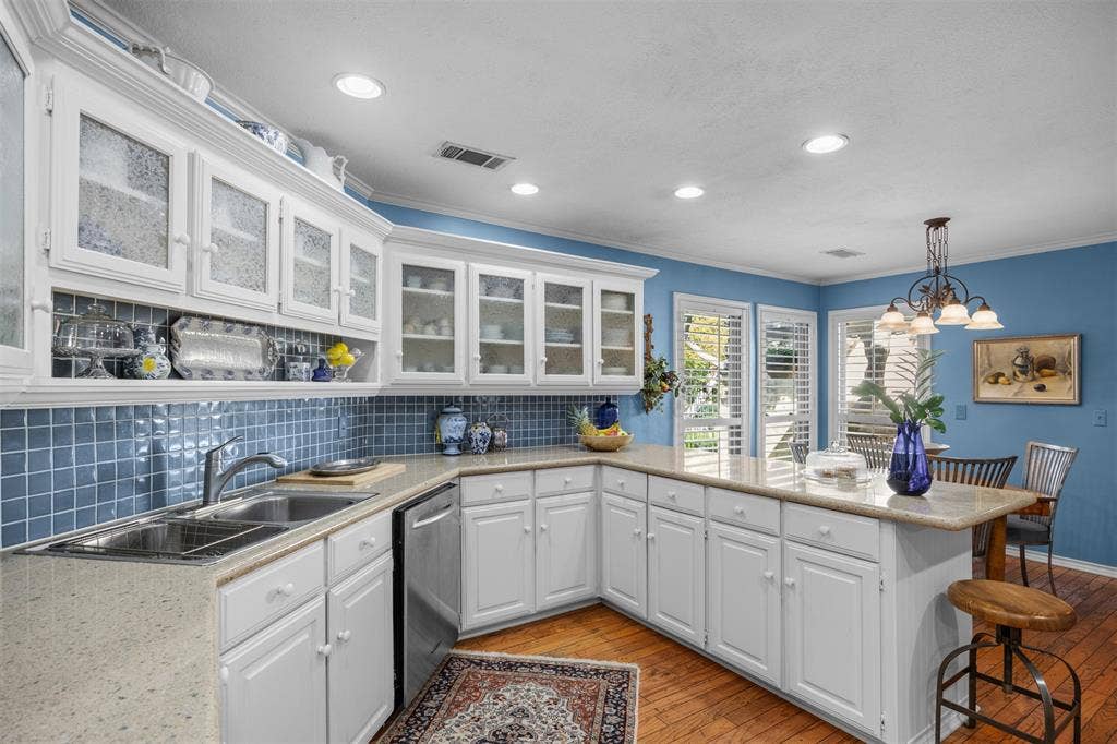 16024 Chalfont Circle, Dallas, TX 75248