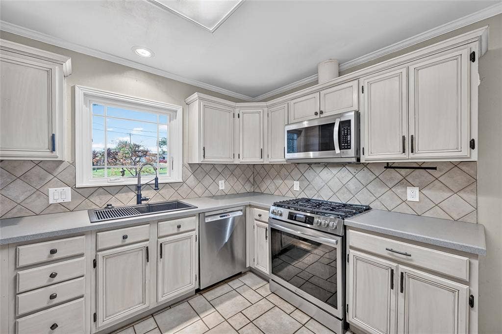2518 Maple Springs Boulevard, Dallas, TX 75235