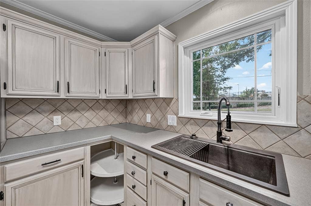 2518 Maple Springs Boulevard, Dallas, TX 75235