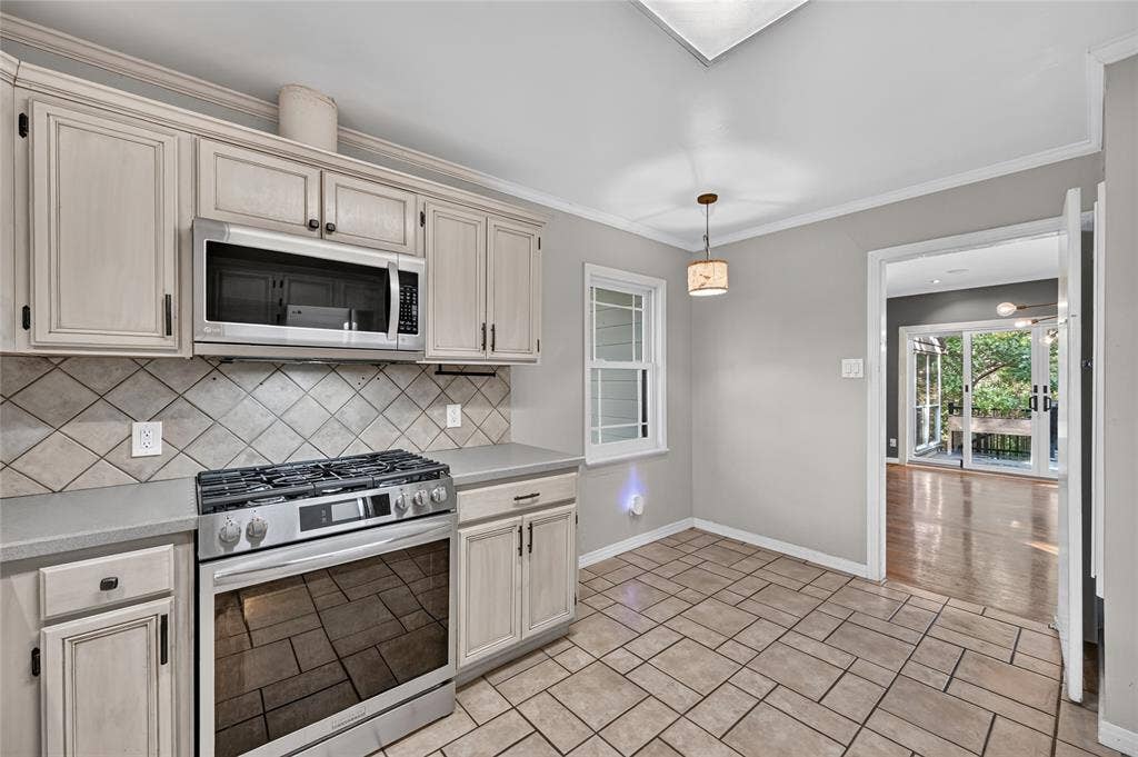 2518 Maple Springs Boulevard, Dallas, TX 75235