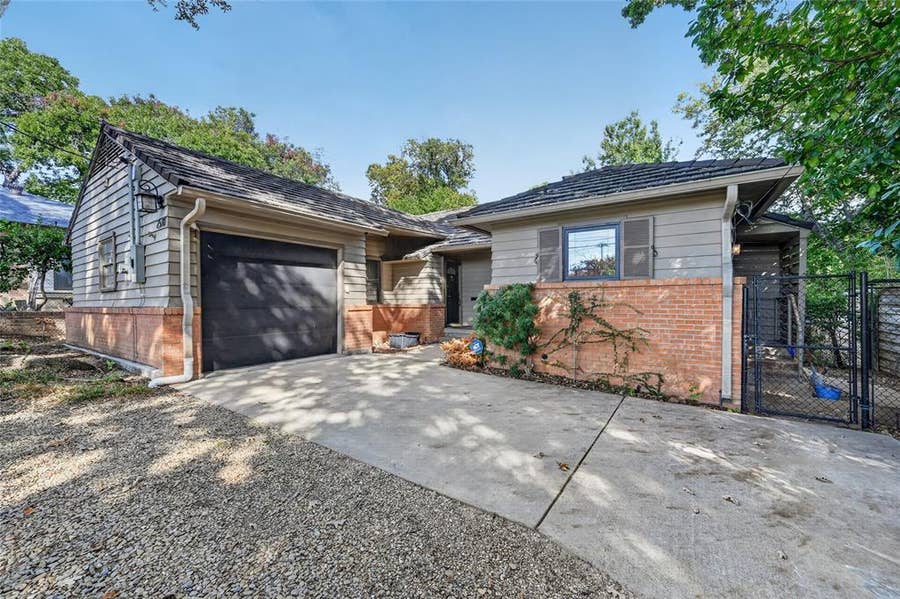 Property photo for 2518 Maple Springs Boulevard, Dallas, TX