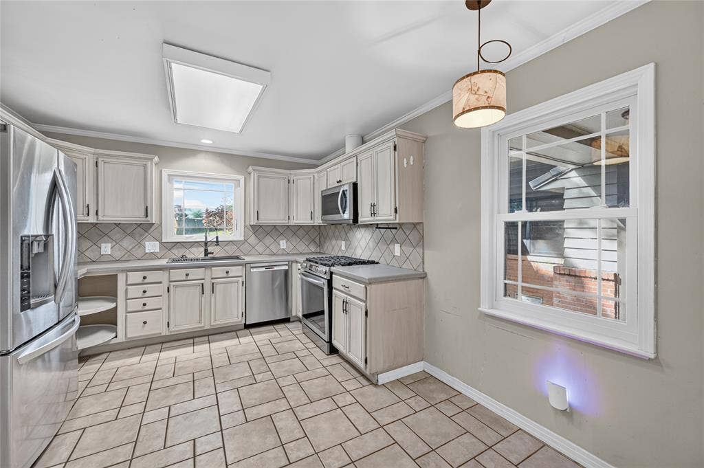 2518 Maple Springs Boulevard, Dallas, TX 75235