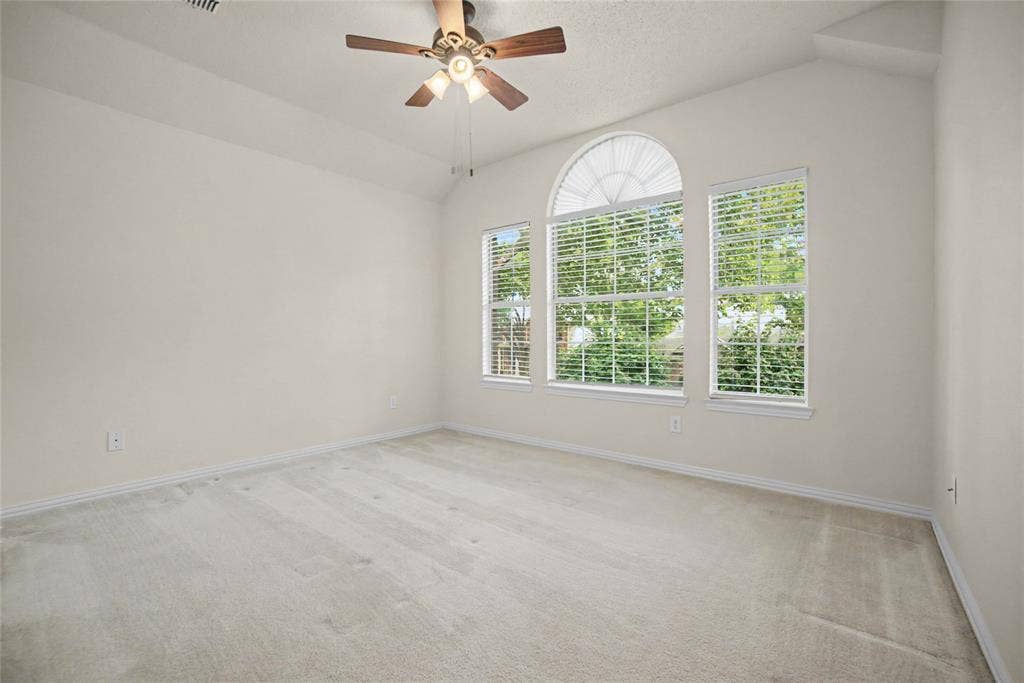 UPSTAIRS: 3rd Bedroom