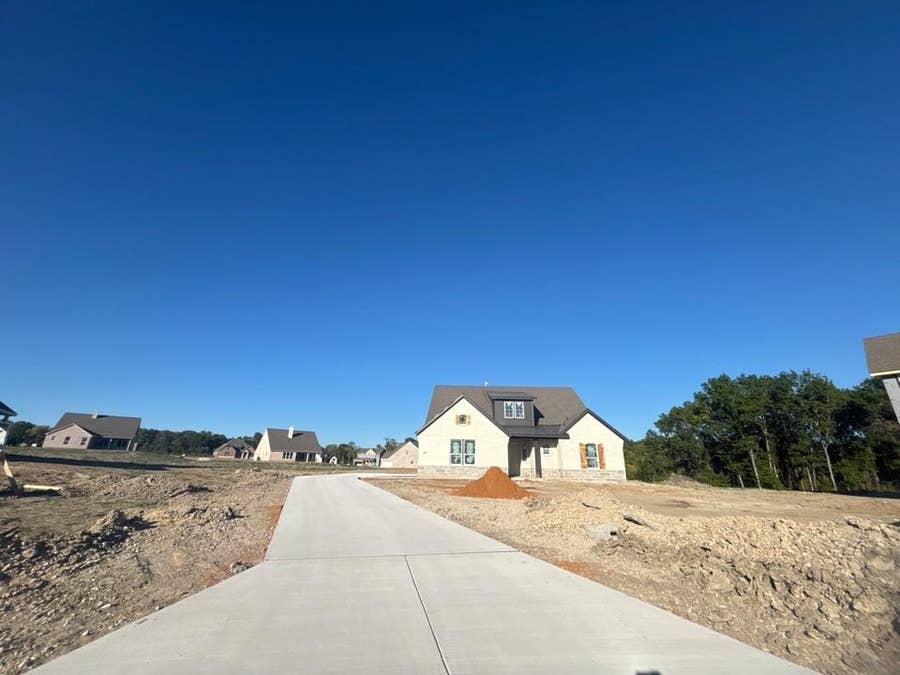 Property photo for 802 Monterrey Circle, Van Alstyne, TX
