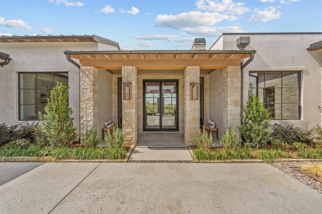 4516 Chablis Drive, Fort Worth, TX 76126