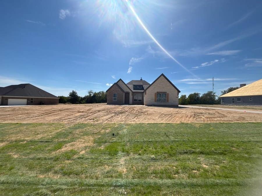Property photo for 906 Creekview Whites Road, Van Alstyne, TX