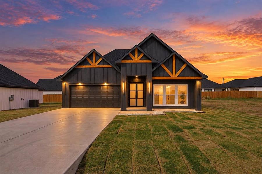 Property photo for 101 Connor Circle, Mabank, TX