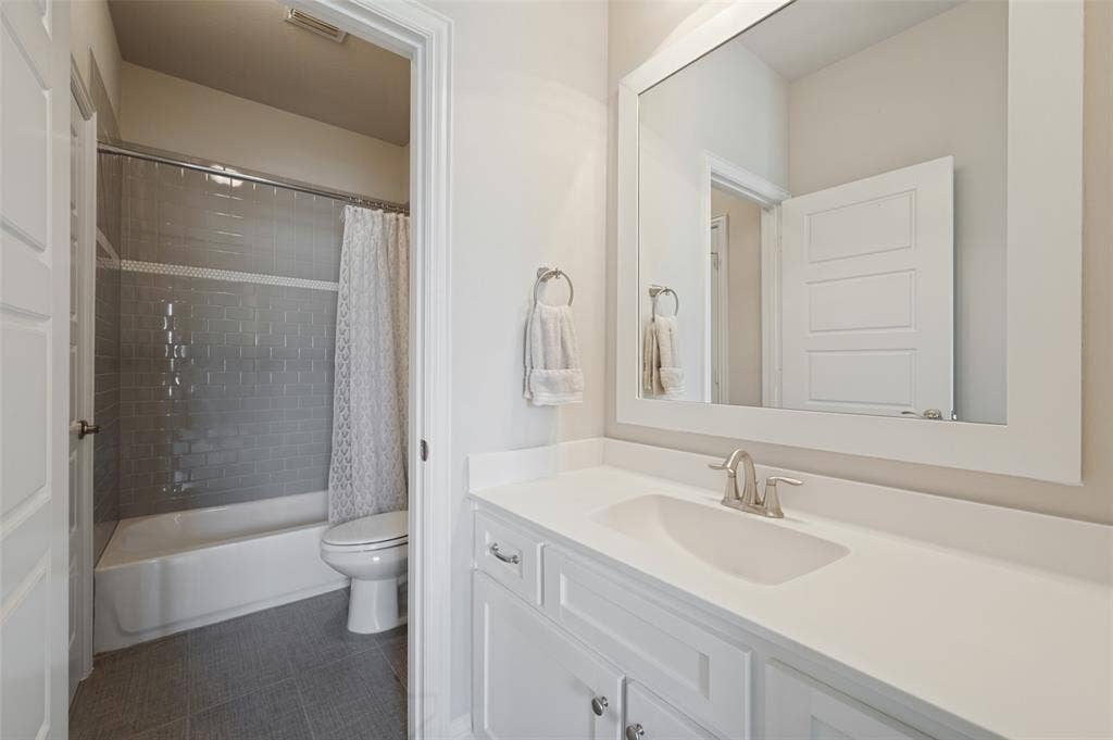 2nd Floor Bathroom