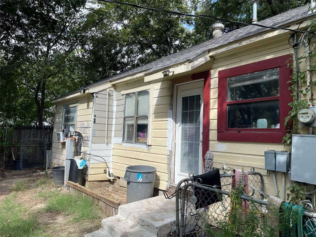 1115 Pine Street, Grand Prairie, TX 75050 1115 Pine Street, Grand Prairie, TX 75050