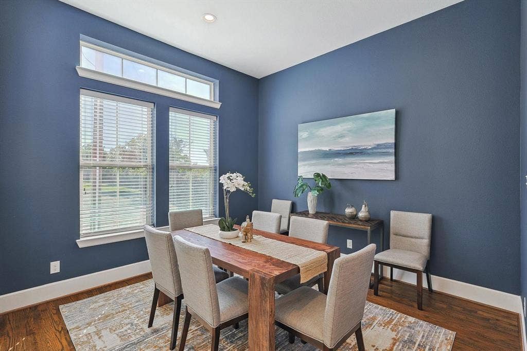 Dining area that adjoins the kitchen
