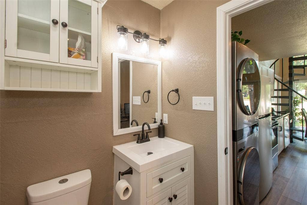 6120 Payne Road, Log Cabin, TX 75148