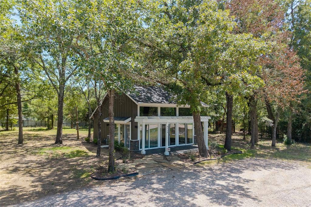 6120 Payne Road, Log Cabin, TX 75148
