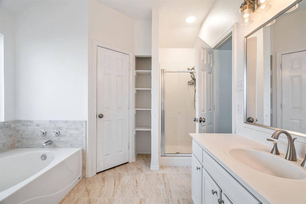 801 Bentree Drive, Fort Worth, TX 76120
