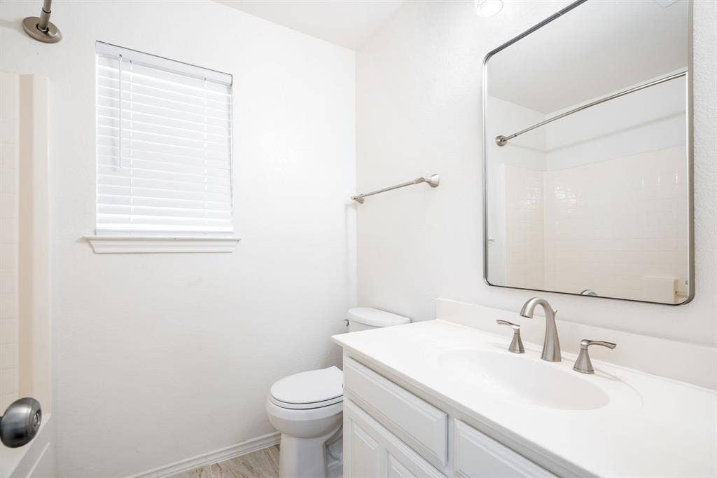 801 Bentree Drive, Fort Worth, TX 76120
