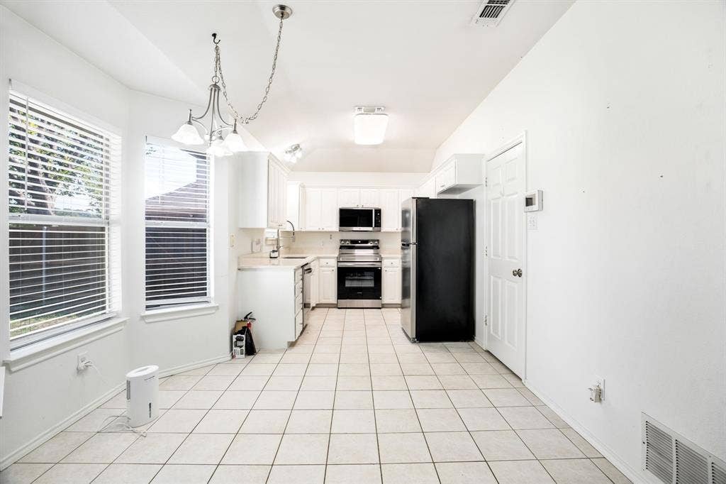 801 Bentree Drive, Fort Worth, TX 76120