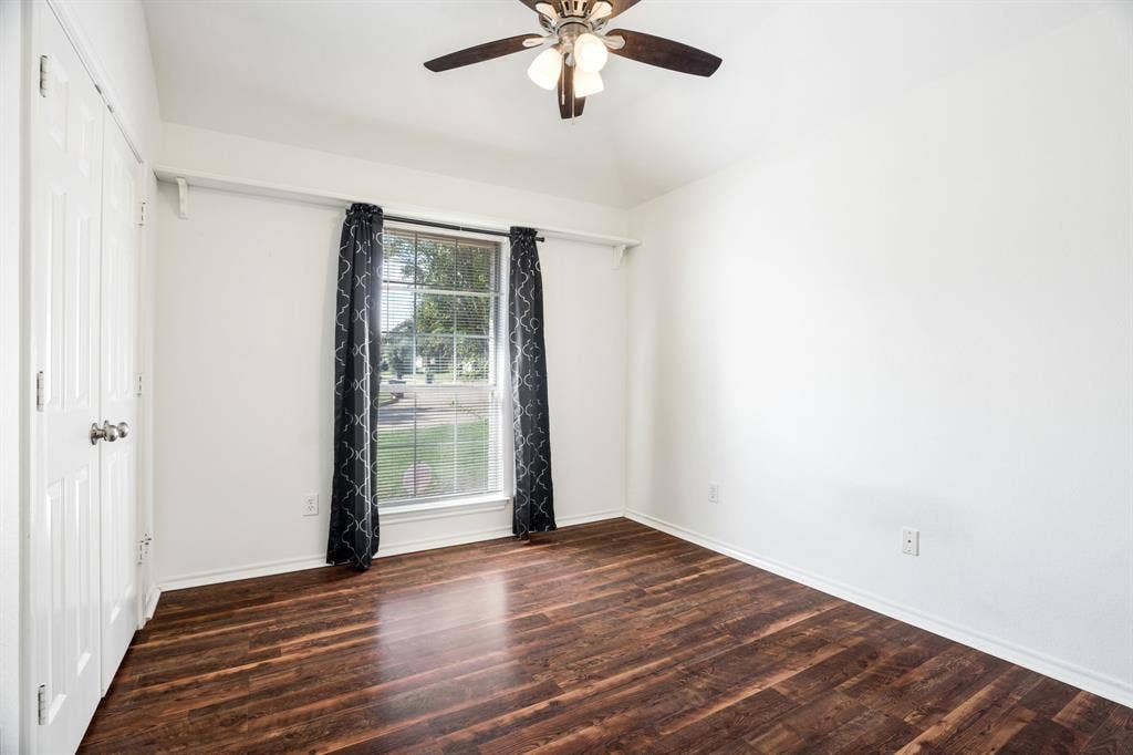 801 Bentree Drive, Fort Worth, TX 76120