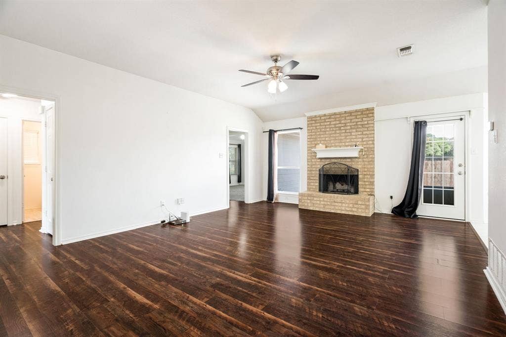 801 Bentree Drive, Fort Worth, TX 76120