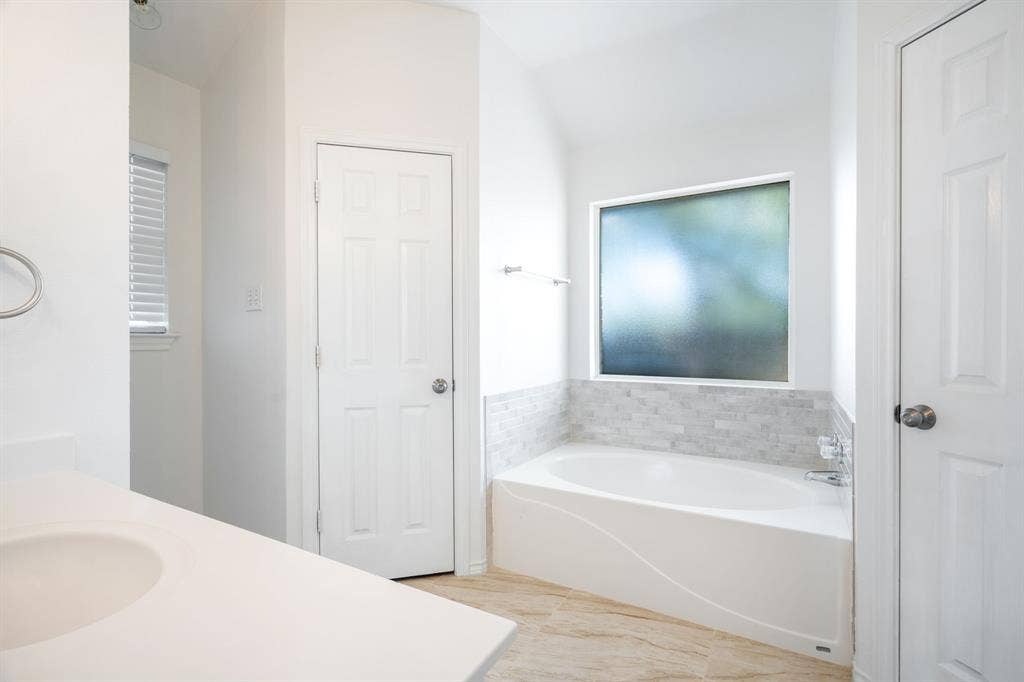 801 Bentree Drive, Fort Worth, TX 76120
