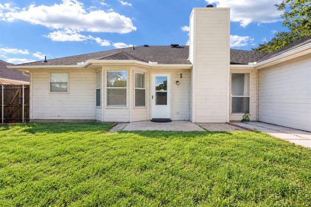 801 Bentree Drive, Fort Worth, TX 76120