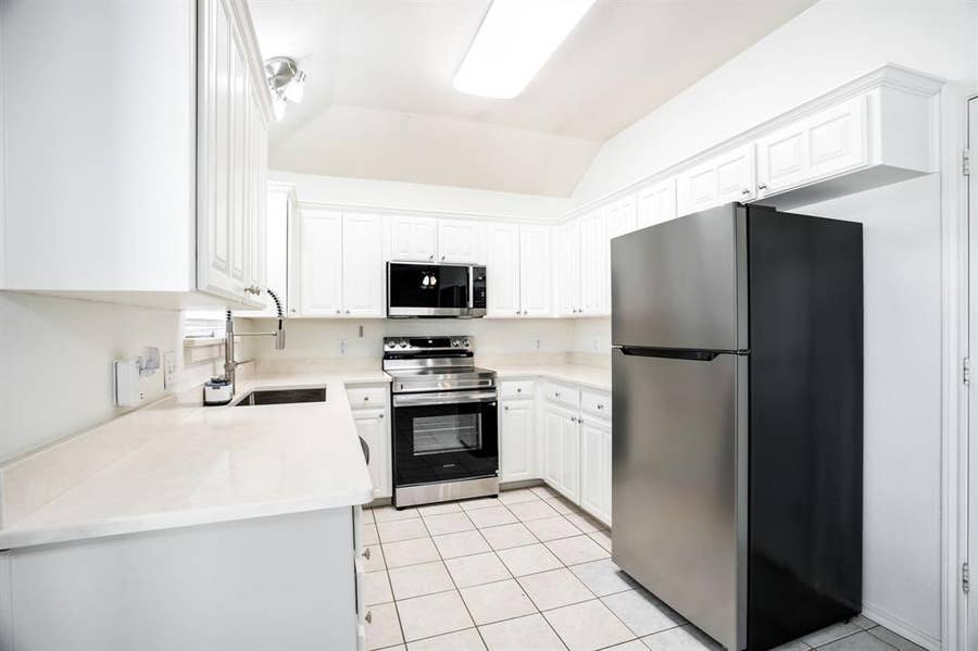 Property photo for 801 Bentree Drive, Fort Worth, TX
