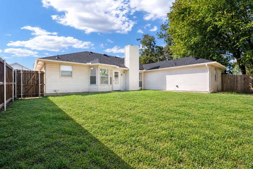801 Bentree Drive, Fort Worth, TX 76120