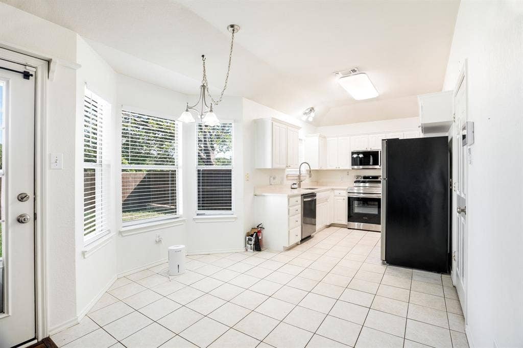 801 Bentree Drive, Fort Worth, TX 76120