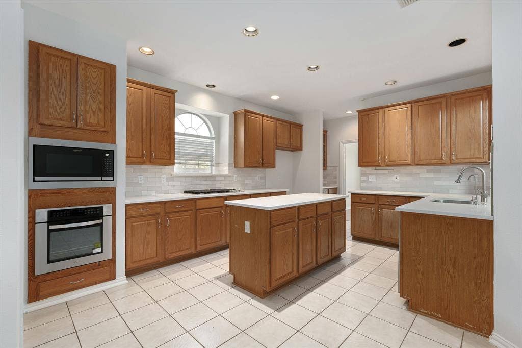 321 Andre Drive, Irving, TX 75063 321 Andre Drive, Irving, TX 75063