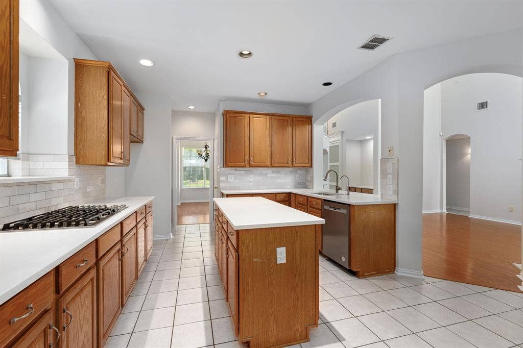 321 Andre Drive, Irving, TX 75063 321 Andre Drive, Irving, TX 75063