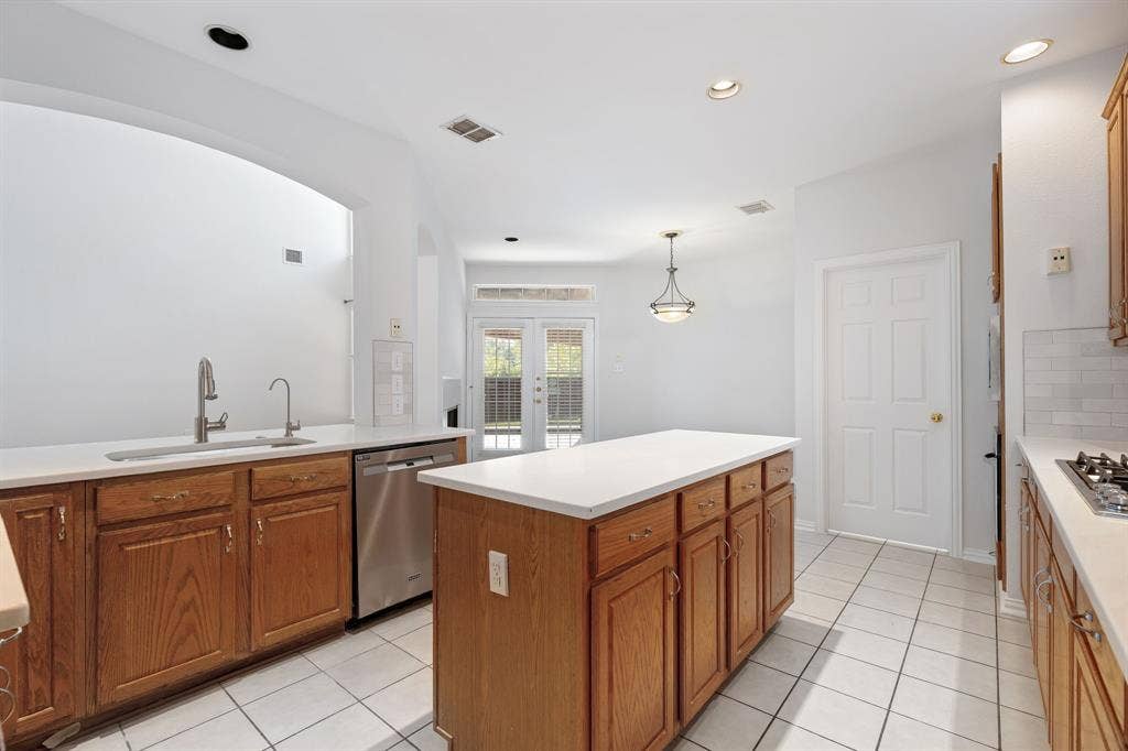 321 Andre Drive, Irving, TX 75063 321 Andre Drive, Irving, TX 75063