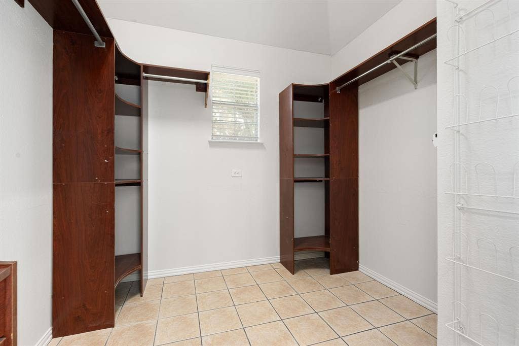 321 Andre Drive, Irving, TX 75063 321 Andre Drive, Irving, TX 75063