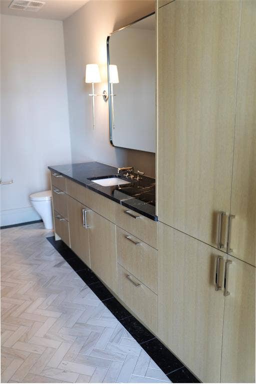 4205 Buena Vista Street, #502, Dallas, TX 75205 Guest bathroom with shower, toilet, vanity and walk-in closet
