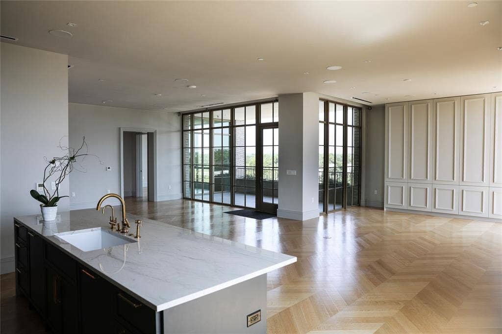 4205 Buena Vista Street, #502, Dallas, TX 75205 View from Kitchen into Living space