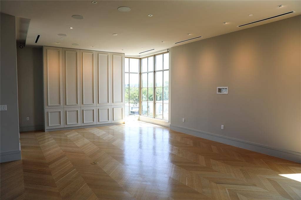 4205 Buena Vista Street, #502, Dallas, TX 75205 Living Room