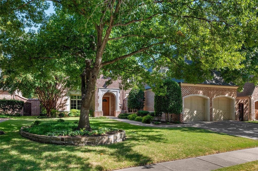 Located in a double cul-de-sac street within a guarded gated luxury community!