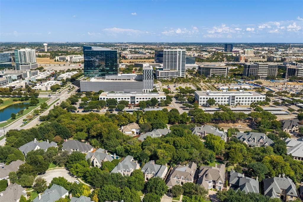 Work, live, play area of west Frisco is vibrant and close to Tollway, 121 and so much more! The FORD center is walkable!!