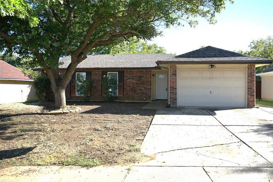 Property photo for 1104 Cedar Hill Lane, Arlington, TX