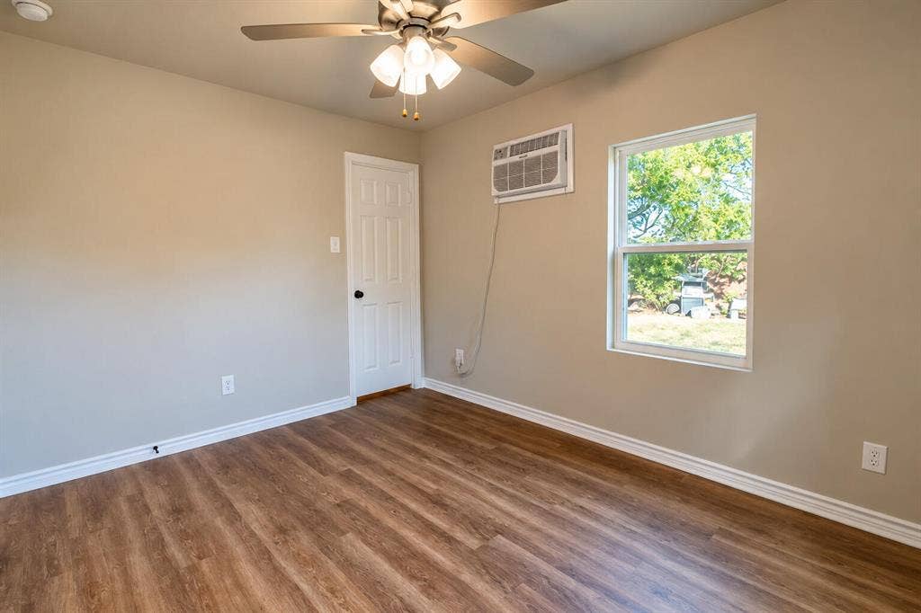 1301 E Grove Street, Kaufman, TX 75142 1301 E Grove Street, Kaufman, TX 75142