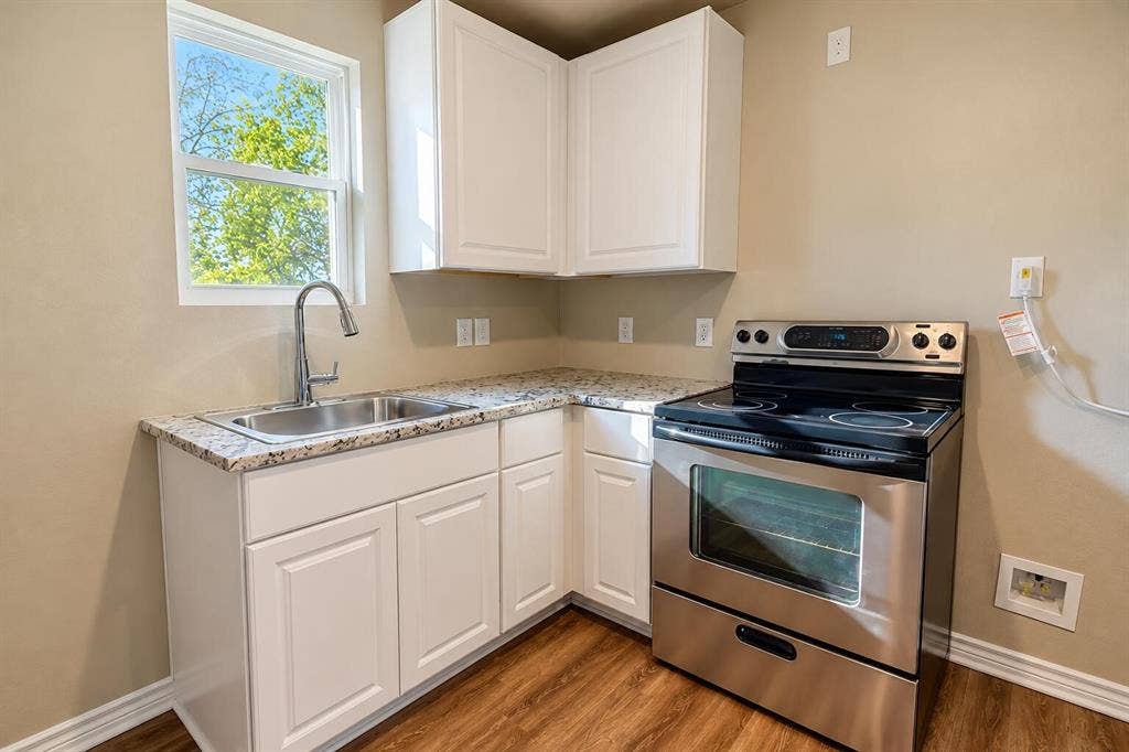 1301 E Grove Street, Kaufman, TX 75142 1301 E Grove Street, Kaufman, TX 75142