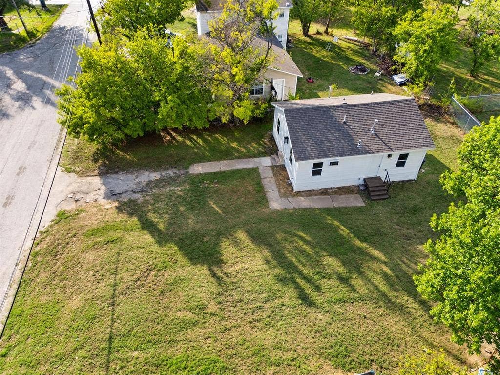 1301 E Grove Street, Kaufman, TX 75142 1301 E Grove Street, Kaufman, TX 75142