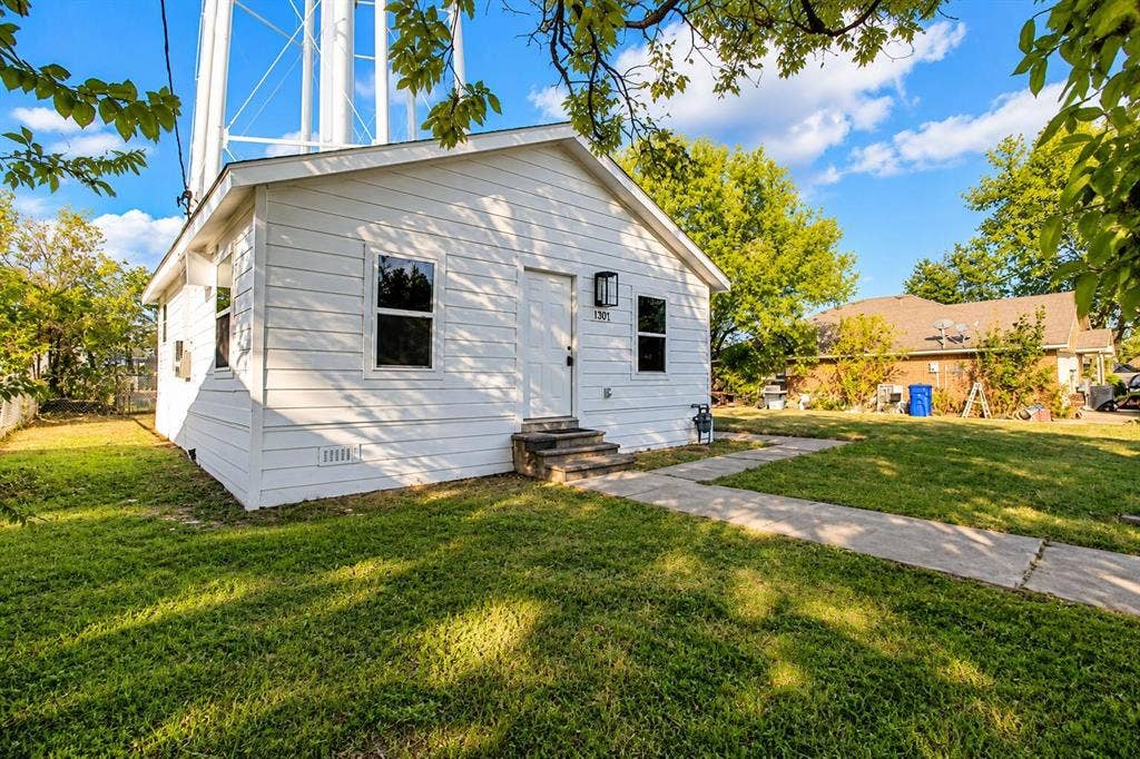 1301 E Grove Street, Kaufman, TX 75142 1301 E Grove Street, Kaufman, TX 75142