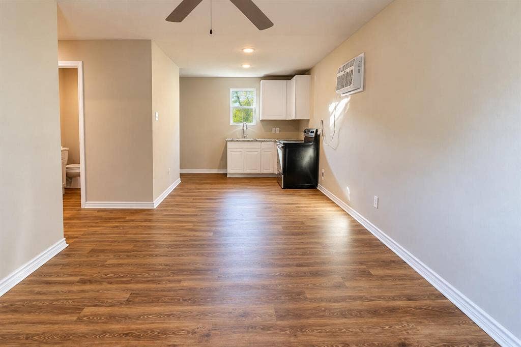 1301 E Grove Street, Kaufman, TX 75142 1301 E Grove Street, Kaufman, TX 75142