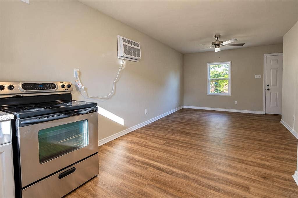 1301 E Grove Street, Kaufman, TX 75142 1301 E Grove Street, Kaufman, TX 75142